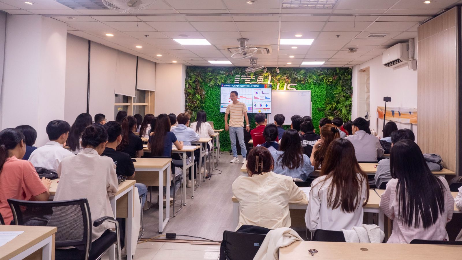 Hình ảnh lớp học Quản Lý Chuỗi Cung Ứng tại ITPlus